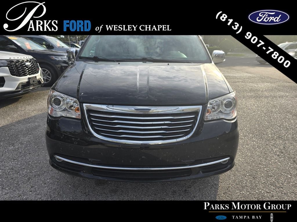 2015 Chrysler Town & Country Limited Platinum's photo