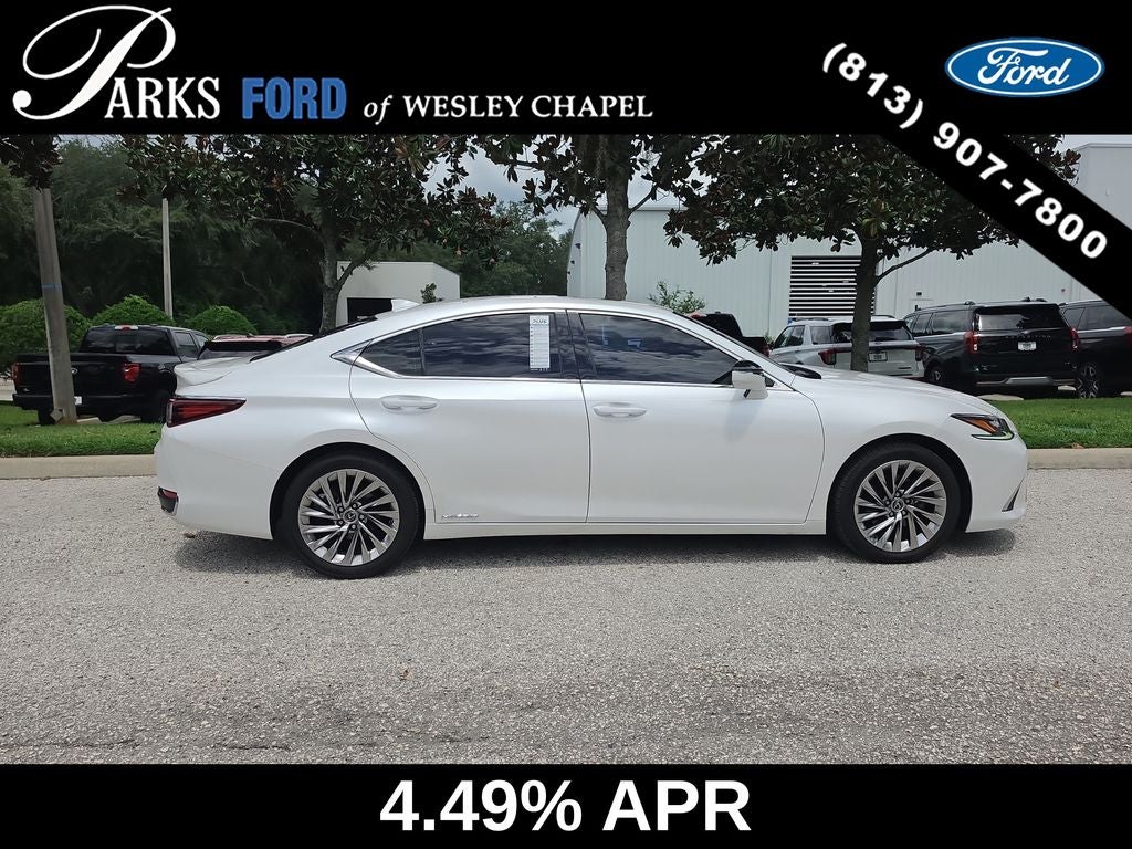 2022 Lexus ES 300h Ultra Luxury