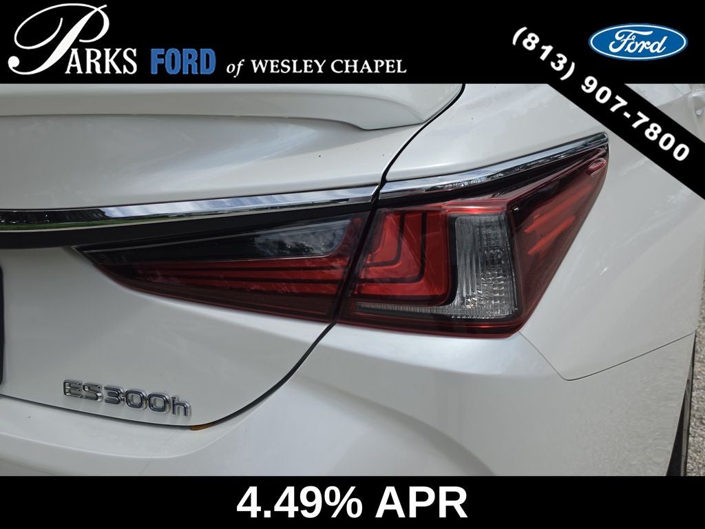 2022 Lexus ES 300h Ultra Luxury