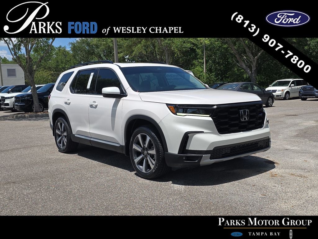 2023 Honda Pilot Touring 2WD's photo