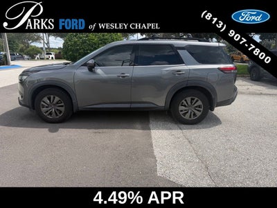 2022 Nissan Pathfinder SV