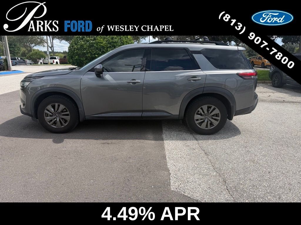 2022 Nissan Pathfinder SV