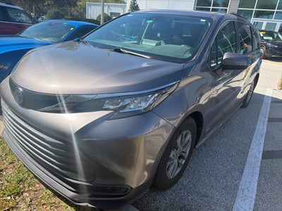 2021 Toyota Sienna LE 8 Passenger