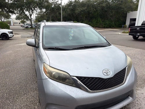 2016 Toyota Sienna SE 8 Passenger