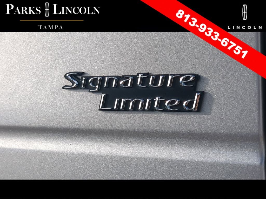 2011 Lincoln Town Car Signature Limited