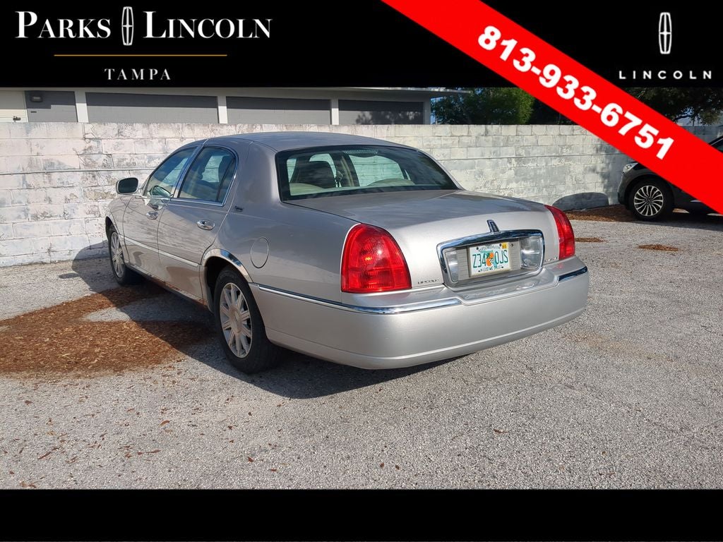 2011 Lincoln Town Car Signature Limited